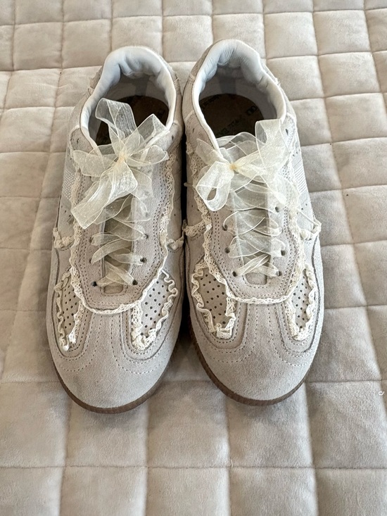 ALOHAS Shoes - ALOHAS Tb.490 Crochet Trim Sneakers Cream Suede Size 8.5 Never Worn No Box